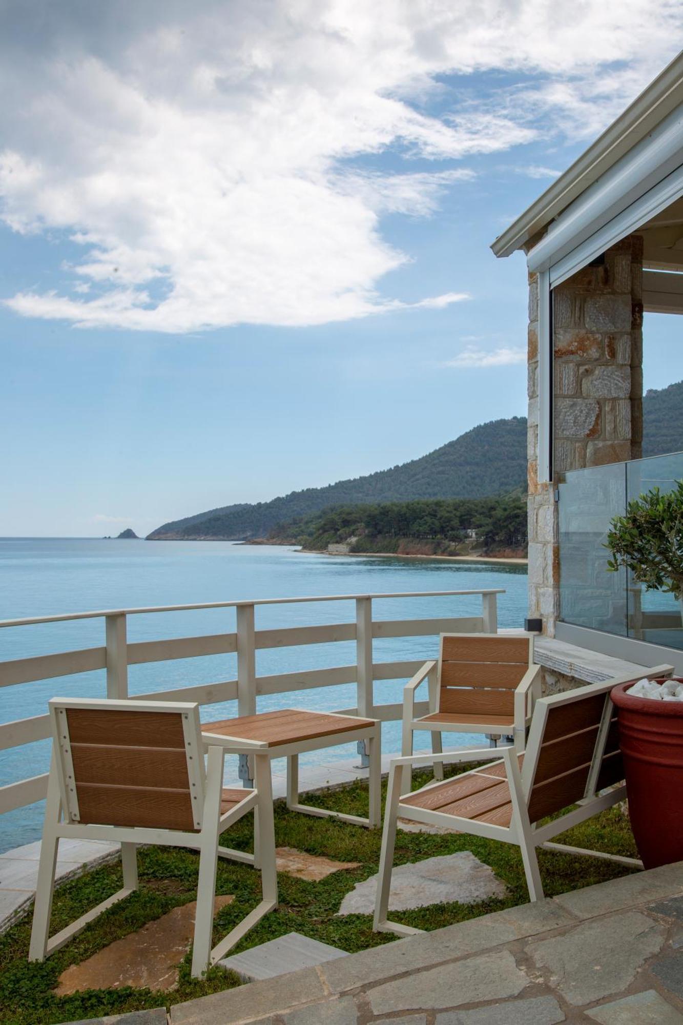 Bed and Breakfast Faros View à Koinira Extérieur photo